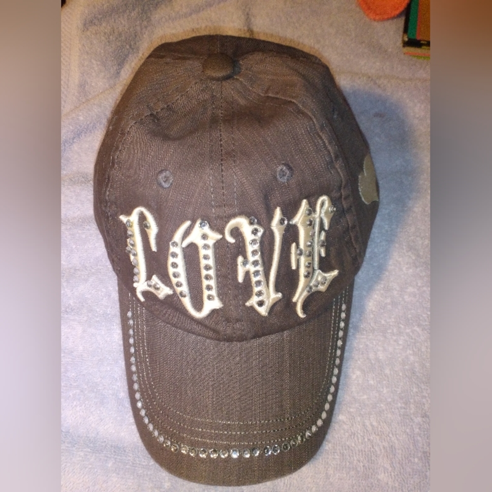 777 LUCKY "LOVE"  Grey-ish Cap/Hat New, no tags. Sequins. You will love it!